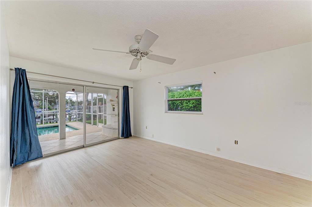 Active With Contract: $654,000 (2 beds, 1 baths, 1254 Square Feet)