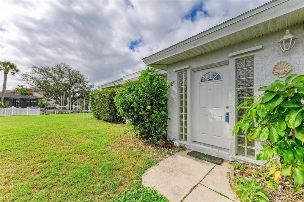 Active With Contract: $654,000 (2 beds, 1 baths, 1254 Square Feet)