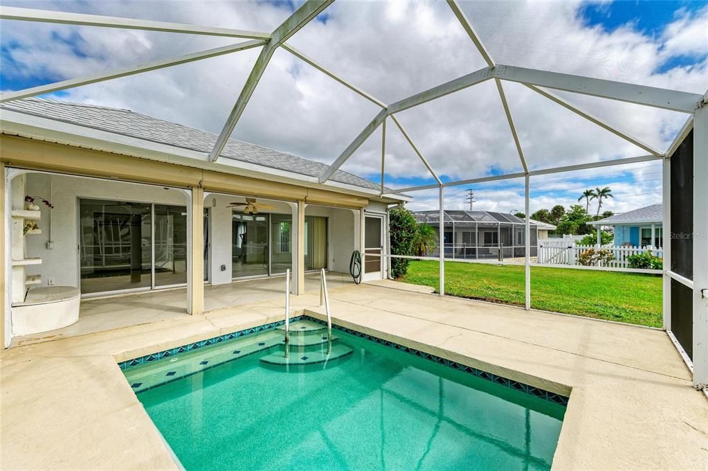 Active With Contract: $654,000 (2 beds, 1 baths, 1254 Square Feet)