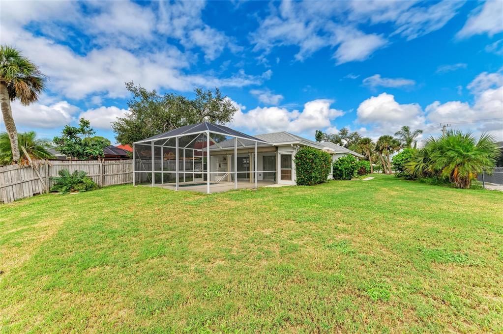 Active With Contract: $654,000 (2 beds, 1 baths, 1254 Square Feet)