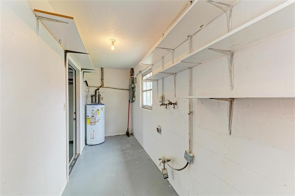 Active With Contract: $654,000 (2 beds, 1 baths, 1254 Square Feet)