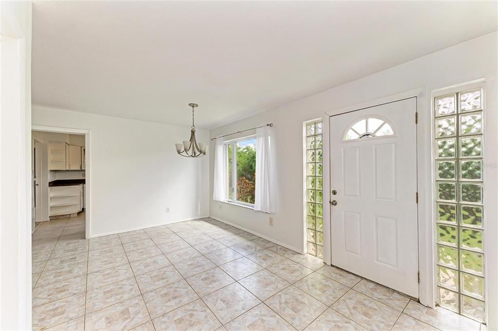 Active With Contract: $654,000 (2 beds, 1 baths, 1254 Square Feet)