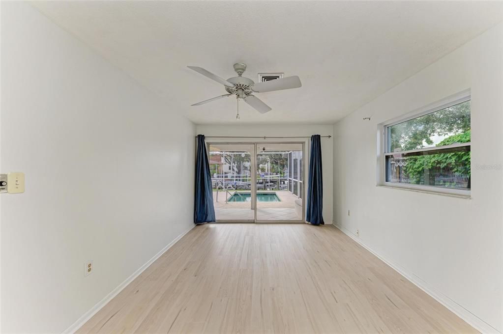 Active With Contract: $654,000 (2 beds, 1 baths, 1254 Square Feet)