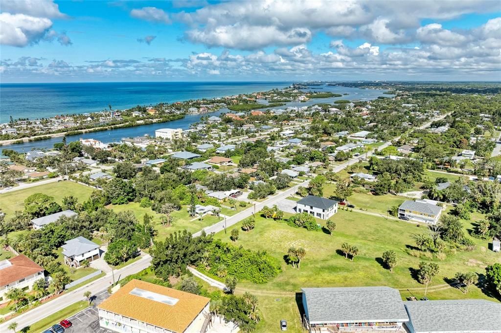 Active With Contract: $654,000 (2 beds, 1 baths, 1254 Square Feet)