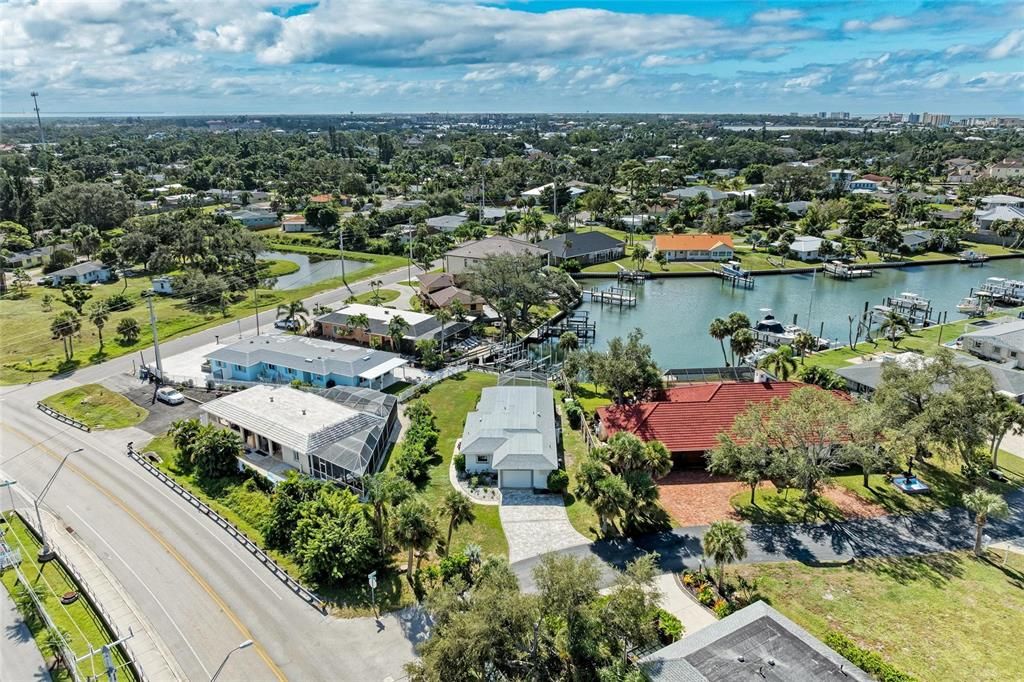 Active With Contract: $654,000 (2 beds, 1 baths, 1254 Square Feet)