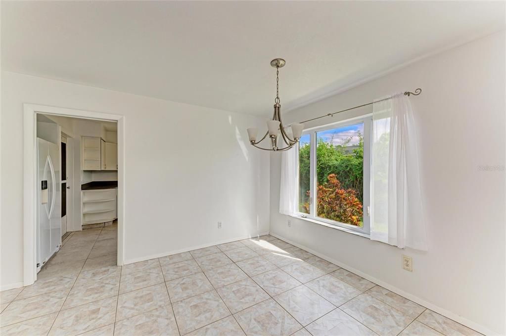 Active With Contract: $654,000 (2 beds, 1 baths, 1254 Square Feet)