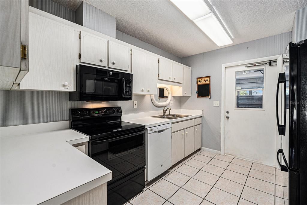 На продажу: $184,990 (2 спален, 2 ванн, 1516 Квадратных фут)