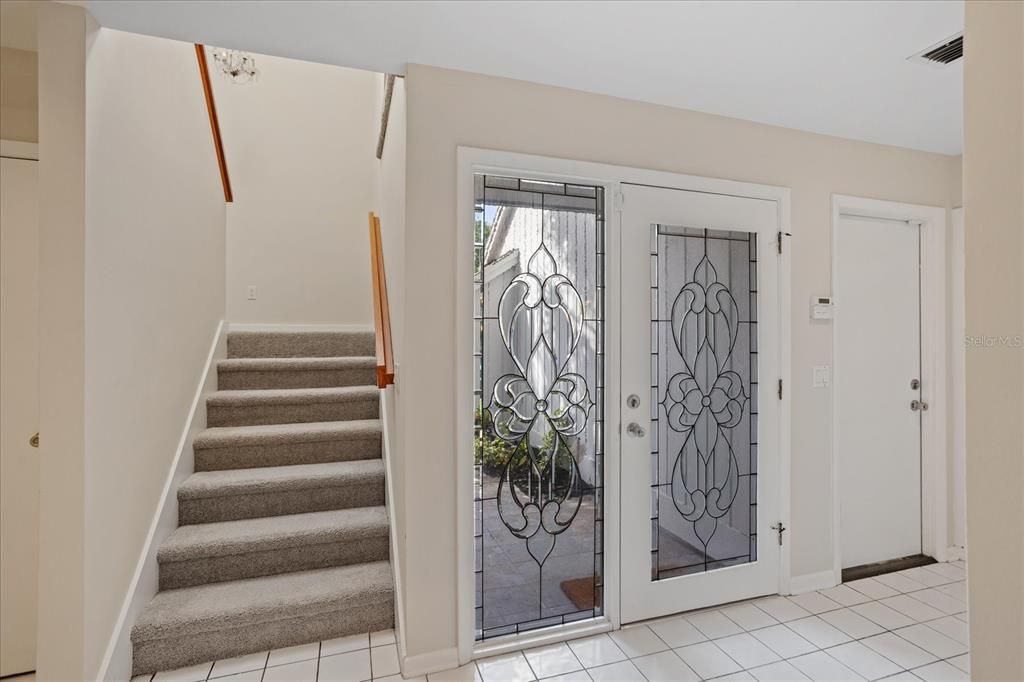 Activo con contrato: $449,000 (4 camas, 3 baños, 2436 Pies cuadrados)