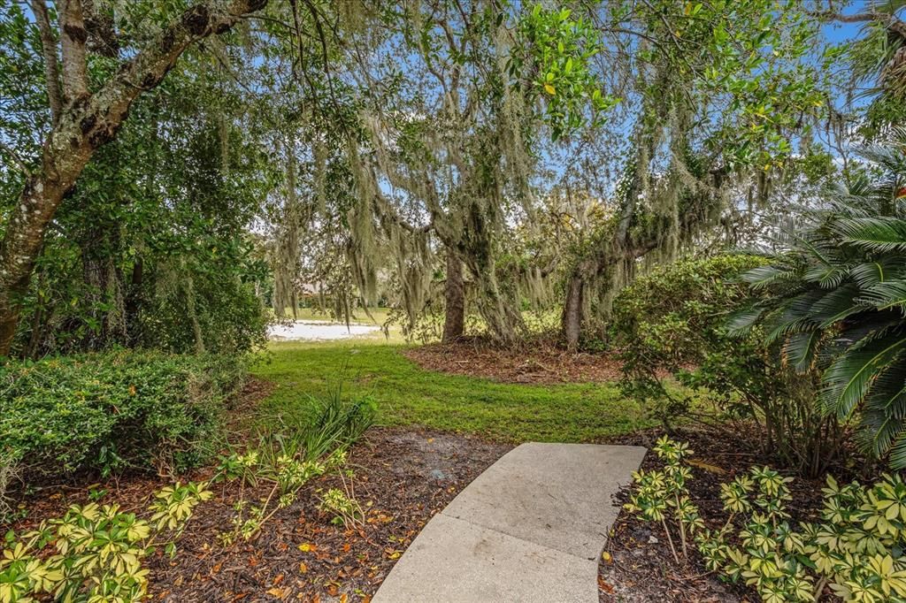 Activo con contrato: $449,000 (4 camas, 3 baños, 2436 Pies cuadrados)