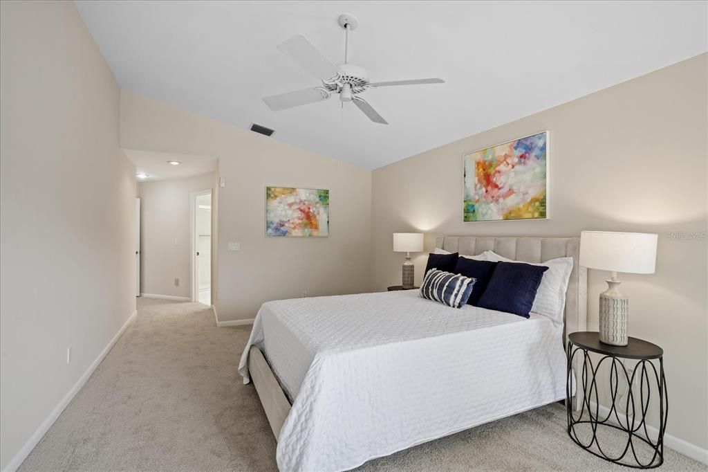 Activo con contrato: $449,000 (4 camas, 3 baños, 2436 Pies cuadrados)