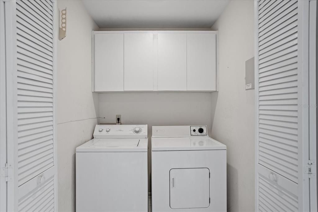 Activo con contrato: $449,000 (4 camas, 3 baños, 2436 Pies cuadrados)