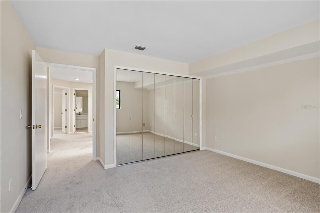 Activo con contrato: $449,000 (4 camas, 3 baños, 2436 Pies cuadrados)