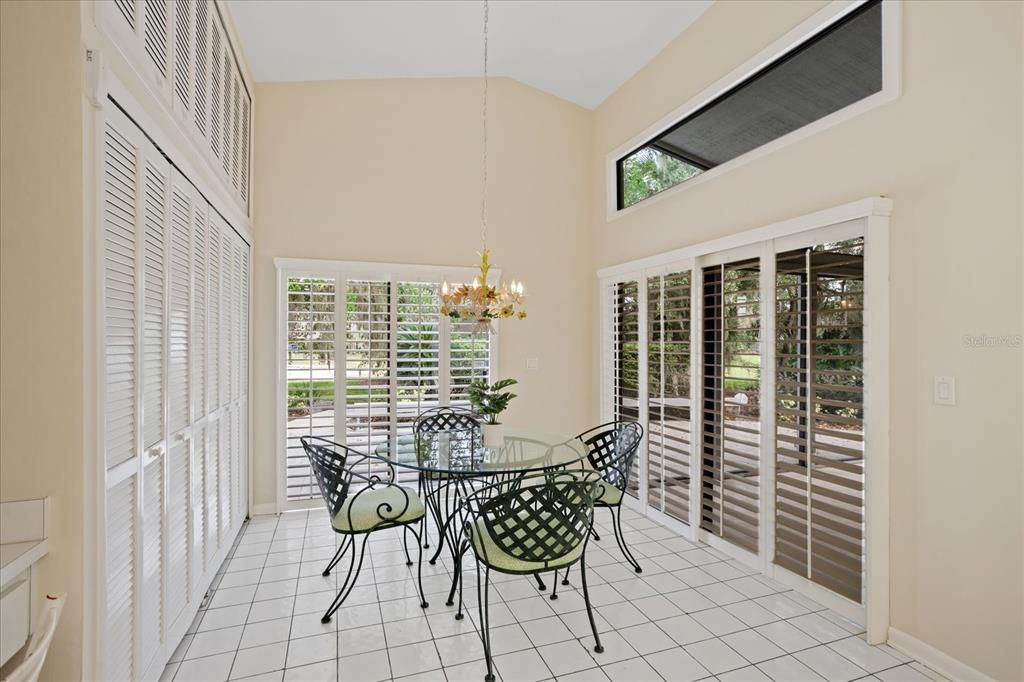 Activo con contrato: $449,000 (4 camas, 3 baños, 2436 Pies cuadrados)