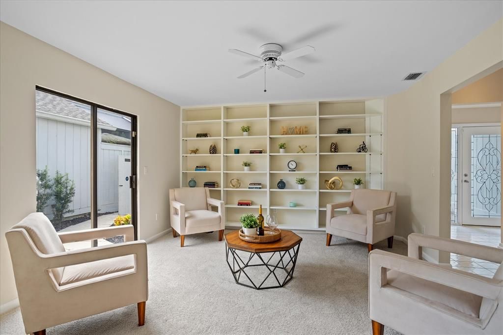 Activo con contrato: $449,000 (4 camas, 3 baños, 2436 Pies cuadrados)