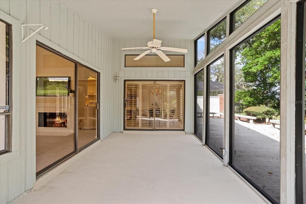 Activo con contrato: $449,000 (4 camas, 3 baños, 2436 Pies cuadrados)