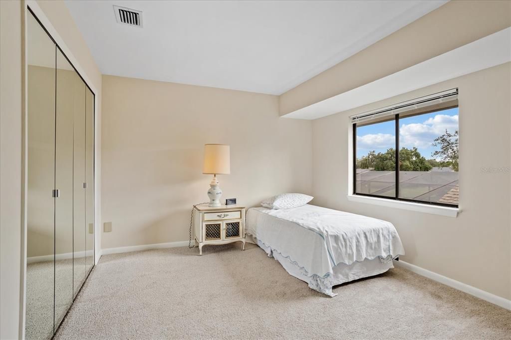 Activo con contrato: $449,000 (4 camas, 3 baños, 2436 Pies cuadrados)