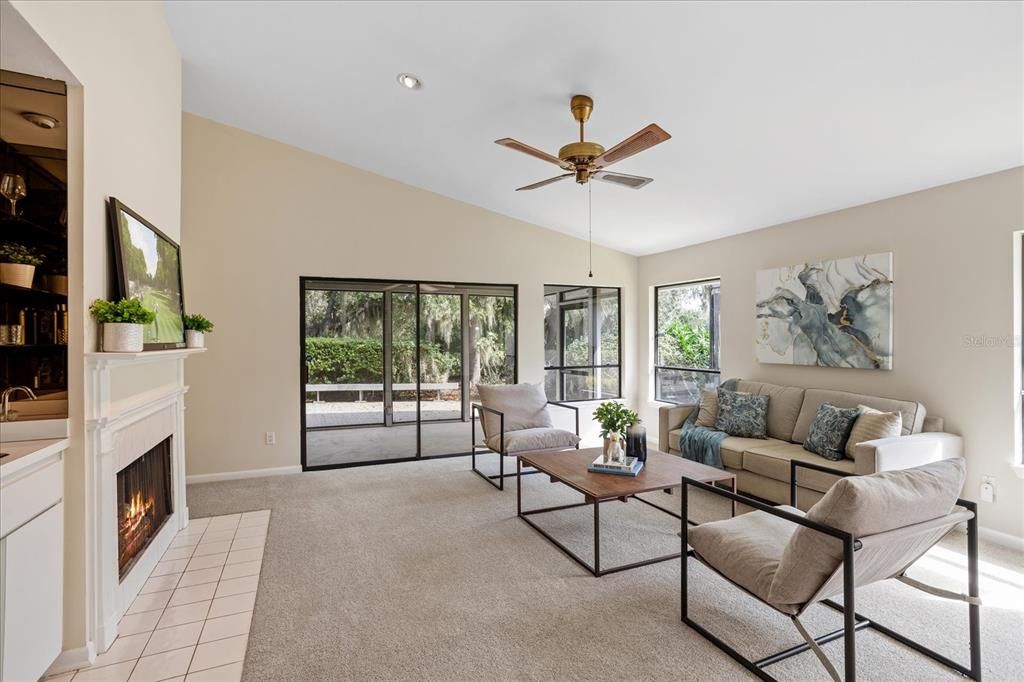 Activo con contrato: $449,000 (4 camas, 3 baños, 2436 Pies cuadrados)