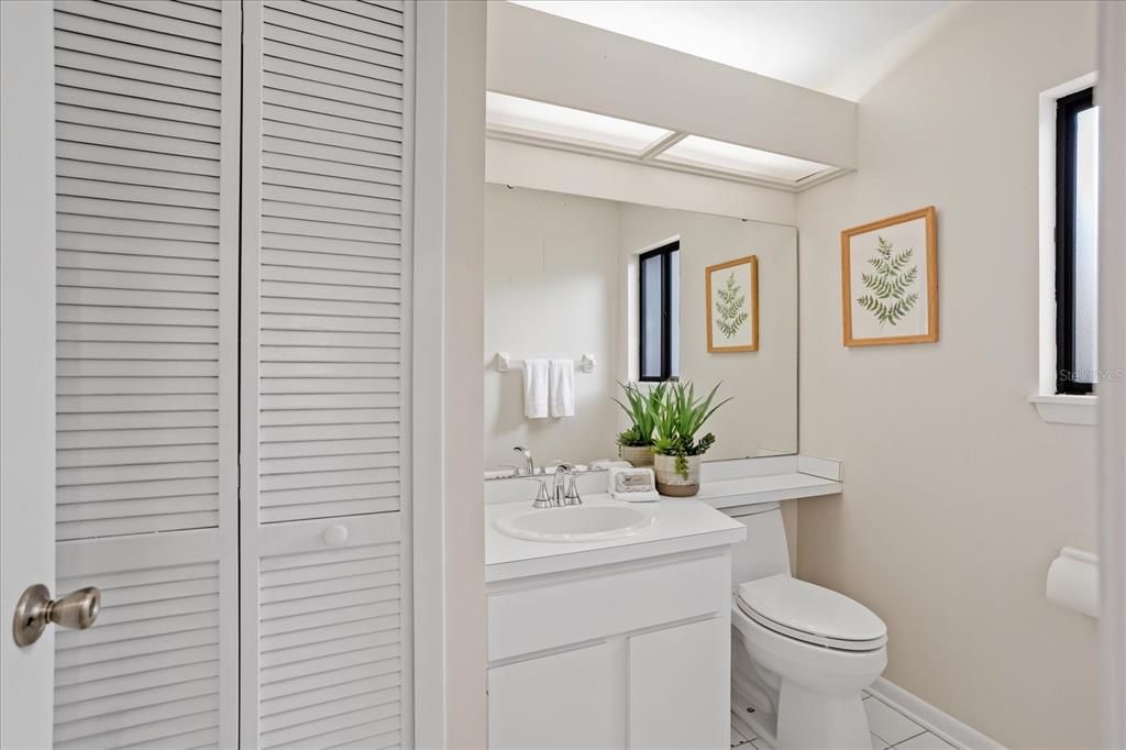 Activo con contrato: $449,000 (4 camas, 3 baños, 2436 Pies cuadrados)