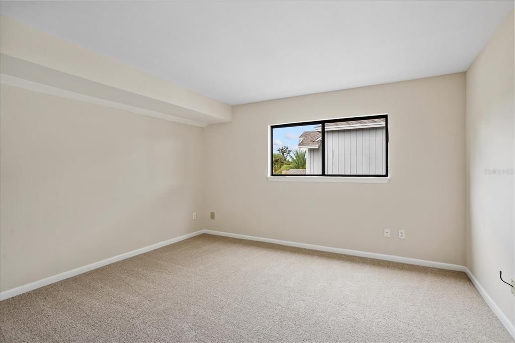 Activo con contrato: $449,000 (4 camas, 3 baños, 2436 Pies cuadrados)