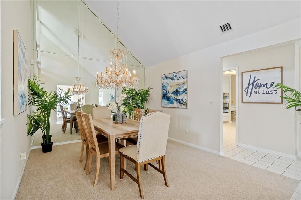 Activo con contrato: $449,000 (4 camas, 3 baños, 2436 Pies cuadrados)