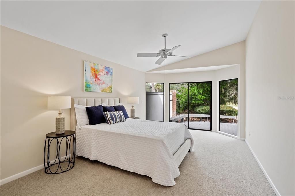 Activo con contrato: $449,000 (4 camas, 3 baños, 2436 Pies cuadrados)