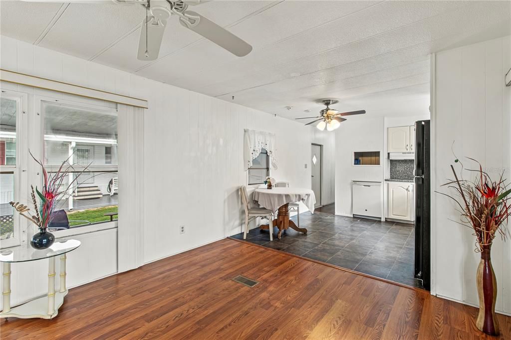 Active With Contract: $110,000 (2 beds, 1 baths, 672 Square Feet)