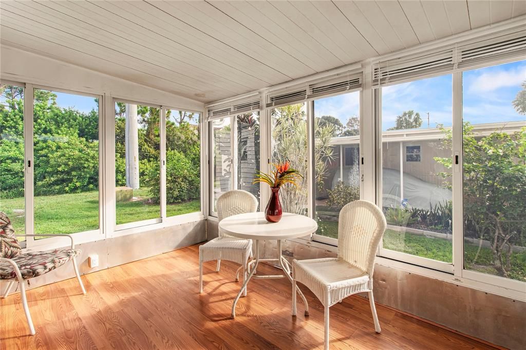 Active With Contract: $110,000 (2 beds, 1 baths, 672 Square Feet)