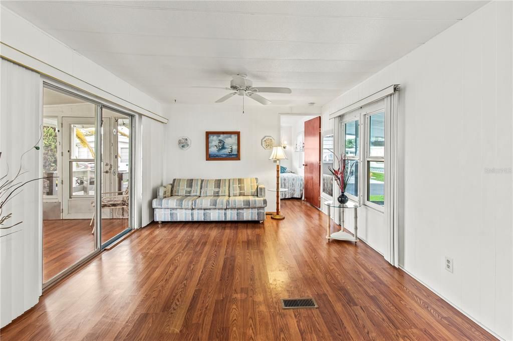 Active With Contract: $110,000 (2 beds, 1 baths, 672 Square Feet)