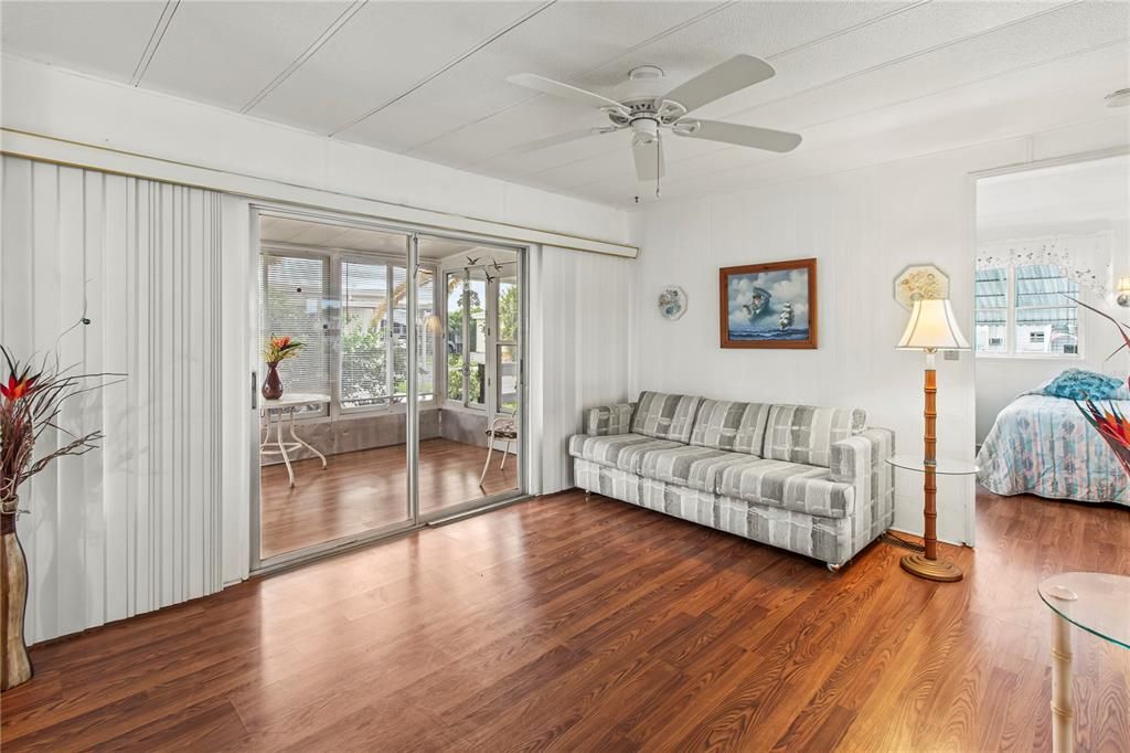 Active With Contract: $110,000 (2 beds, 1 baths, 672 Square Feet)