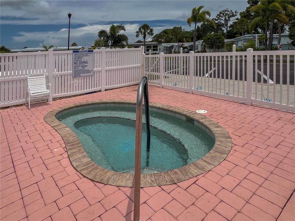 Active With Contract: $110,000 (2 beds, 1 baths, 672 Square Feet)