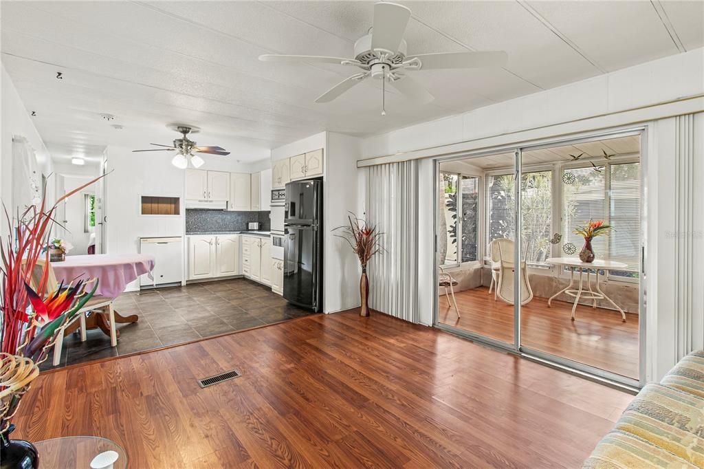 Active With Contract: $110,000 (2 beds, 1 baths, 672 Square Feet)