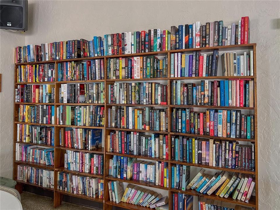 Active With Contract: $110,000 (2 beds, 1 baths, 672 Square Feet)