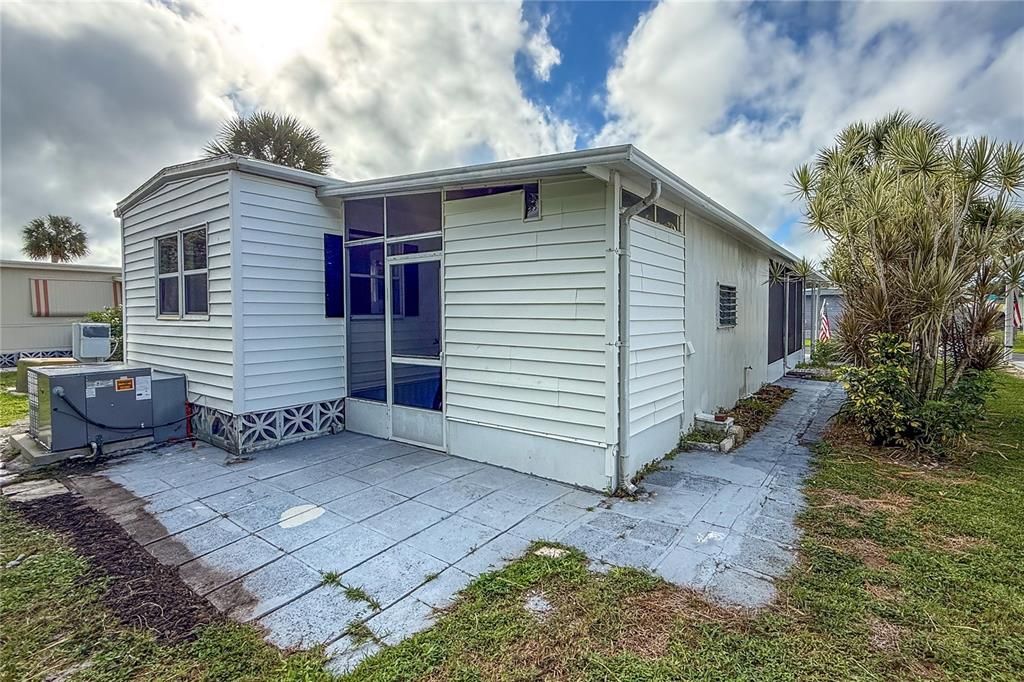 Active With Contract: $110,000 (2 beds, 1 baths, 672 Square Feet)