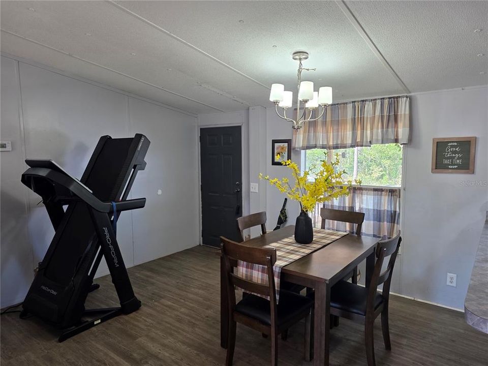 For Sale: $179,000 (3 beds, 2 baths, 1152 Square Feet)