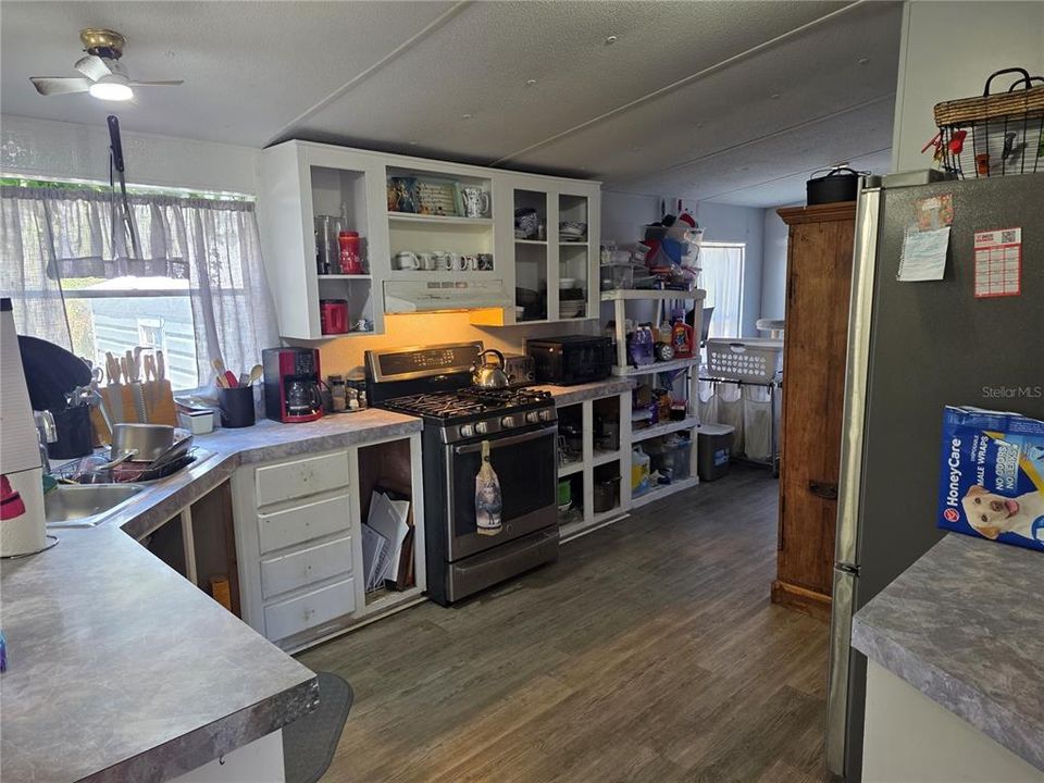 For Sale: $179,000 (3 beds, 2 baths, 1152 Square Feet)
