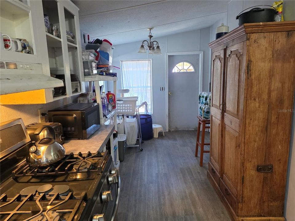 For Sale: $179,000 (3 beds, 2 baths, 1152 Square Feet)