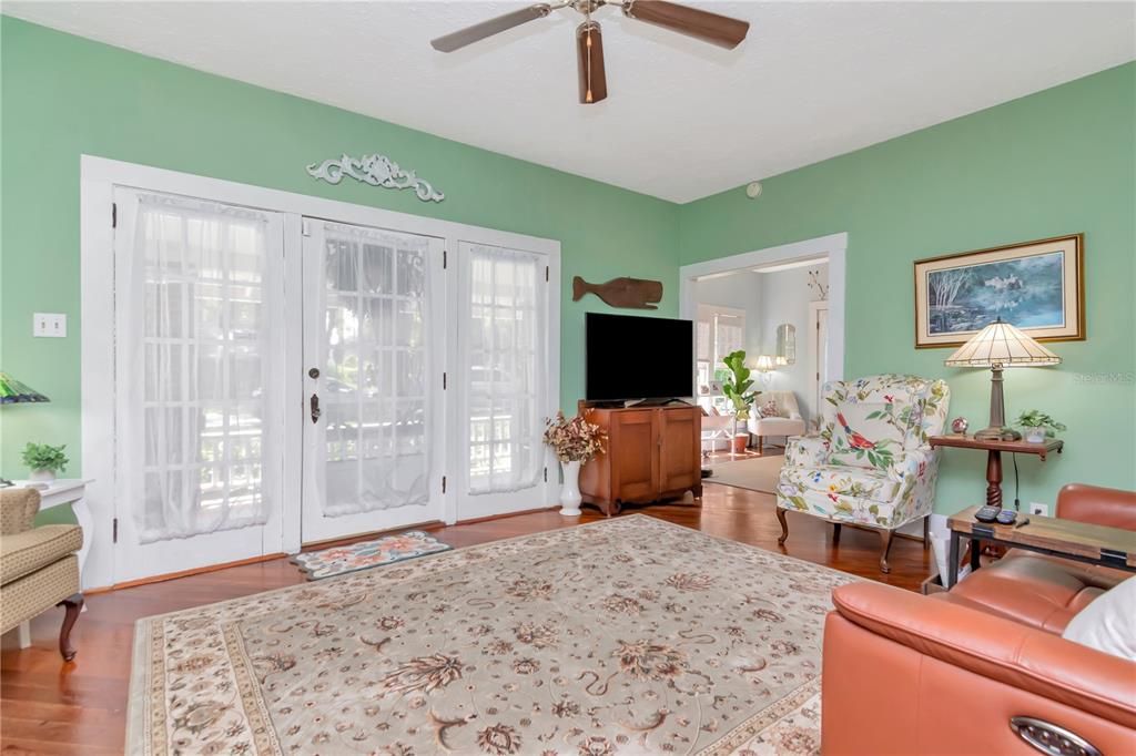 待售: $450,000 (3 贝兹, 0 浴室, 2146 平方英尺)