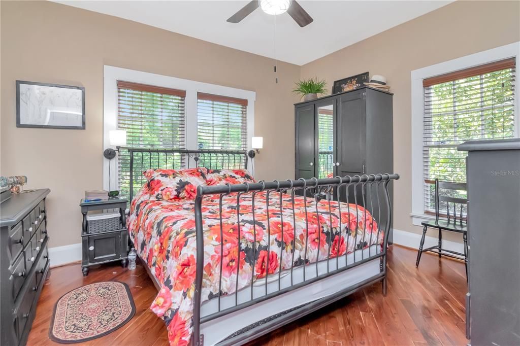 待售: $450,000 (3 贝兹, 0 浴室, 2146 平方英尺)