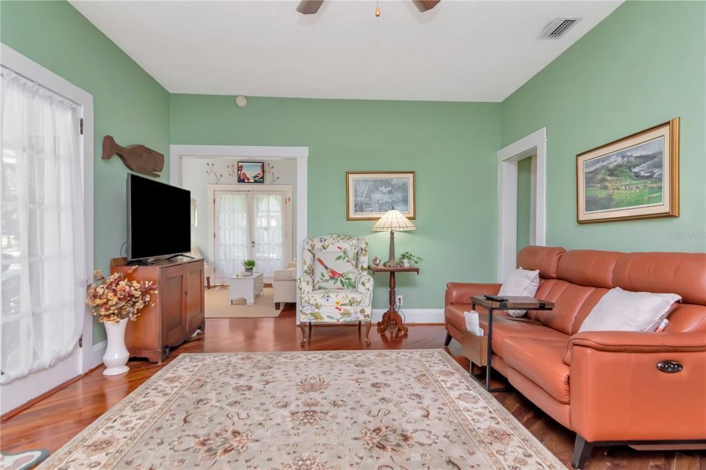 待售: $450,000 (3 贝兹, 0 浴室, 2146 平方英尺)