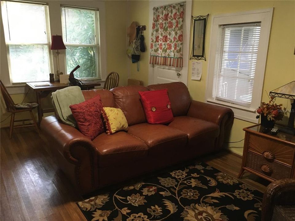 待售: $450,000 (3 贝兹, 0 浴室, 2146 平方英尺)