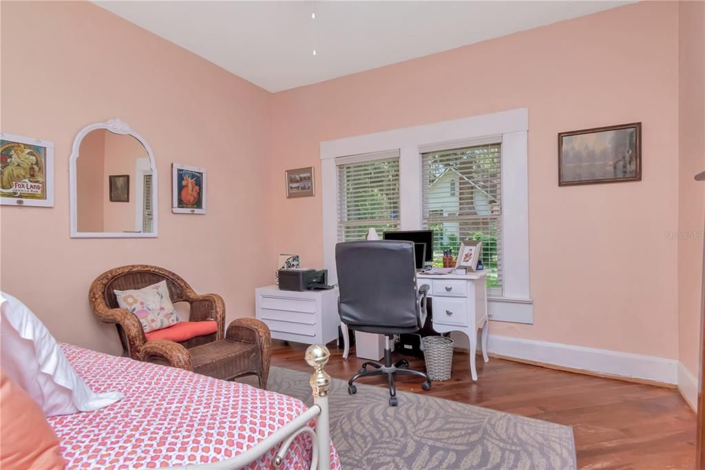 待售: $450,000 (3 贝兹, 0 浴室, 2146 平方英尺)