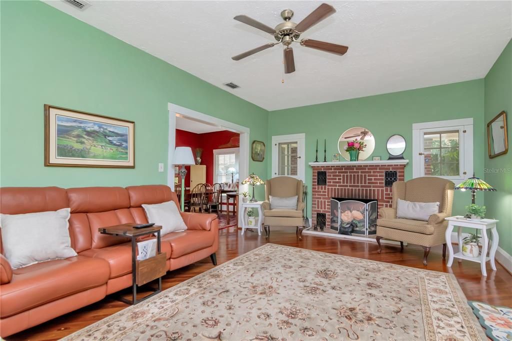 待售: $450,000 (3 贝兹, 0 浴室, 2146 平方英尺)