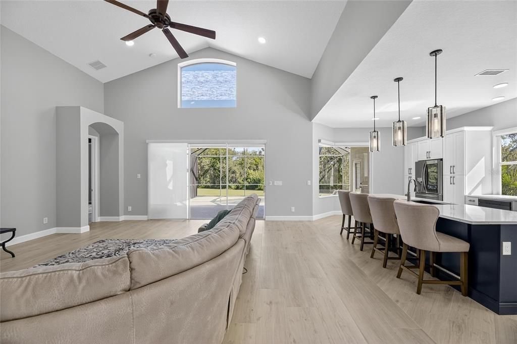 En Venta: $899,900 (4 camas, 3 baños, 3377 Pies cuadrados)