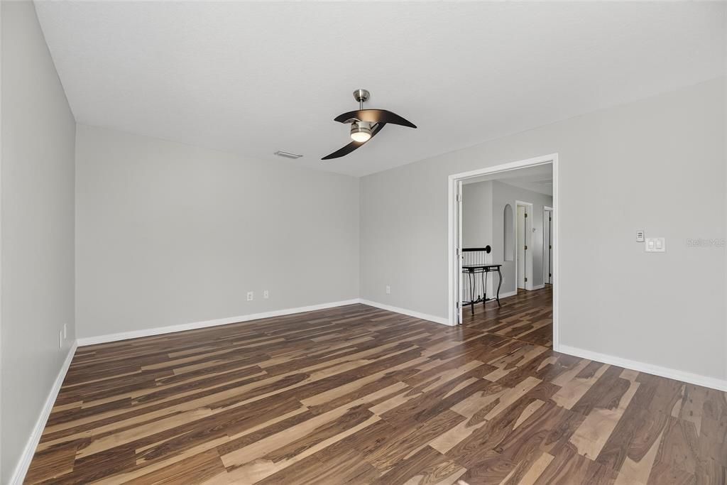 En Venta: $899,900 (4 camas, 3 baños, 3377 Pies cuadrados)