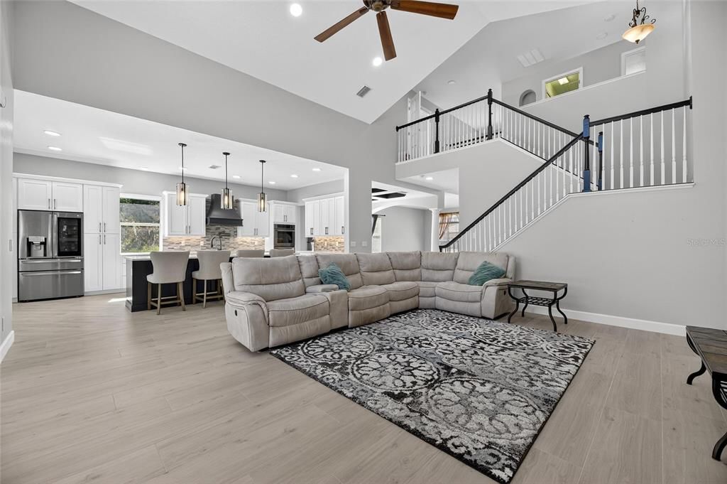 En Venta: $899,900 (4 camas, 3 baños, 3377 Pies cuadrados)