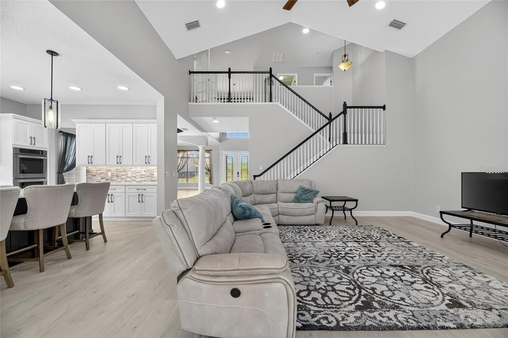 En Venta: $899,900 (4 camas, 3 baños, 3377 Pies cuadrados)