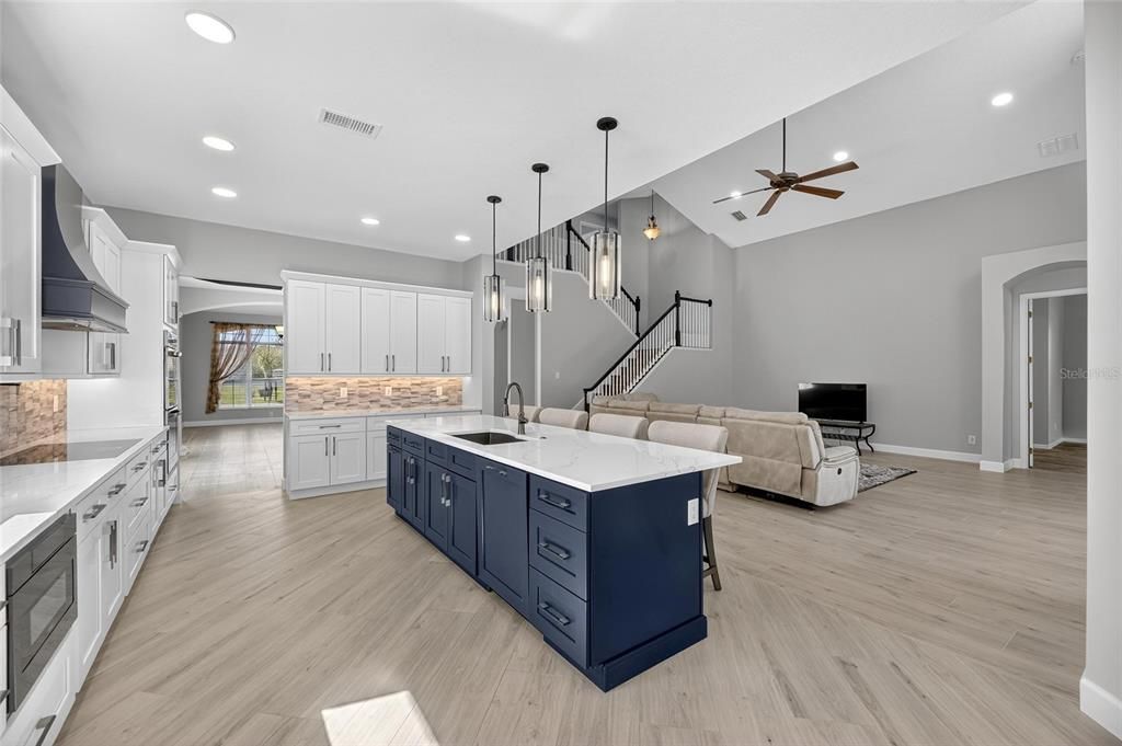 En Venta: $899,900 (4 camas, 3 baños, 3377 Pies cuadrados)