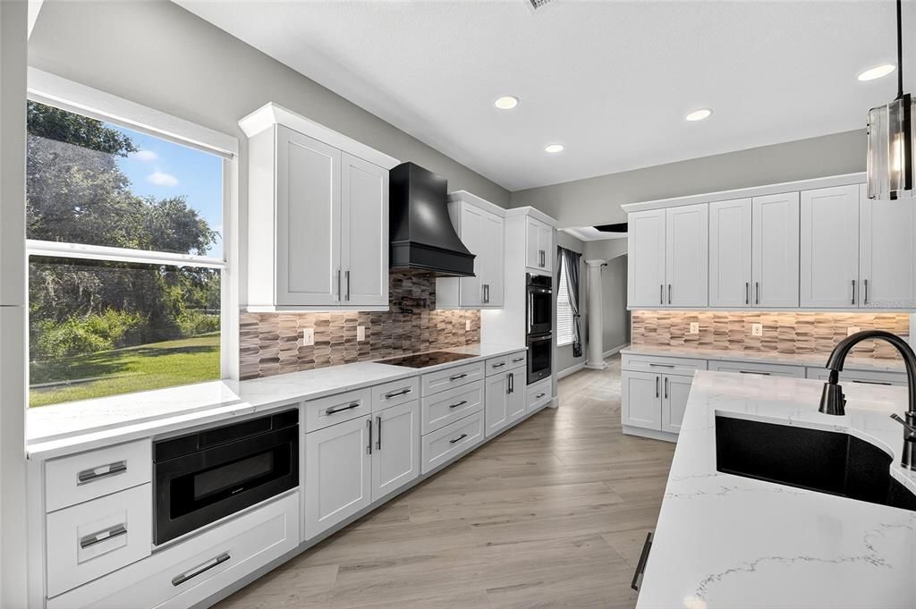 En Venta: $899,900 (4 camas, 3 baños, 3377 Pies cuadrados)