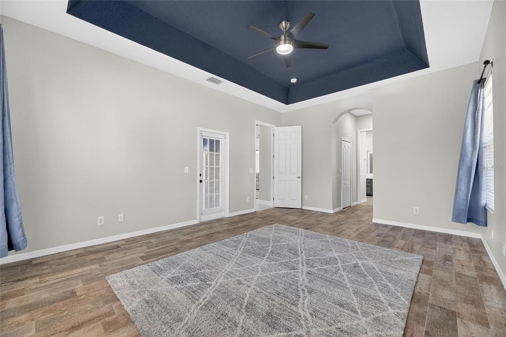 En Venta: $899,900 (4 camas, 3 baños, 3377 Pies cuadrados)