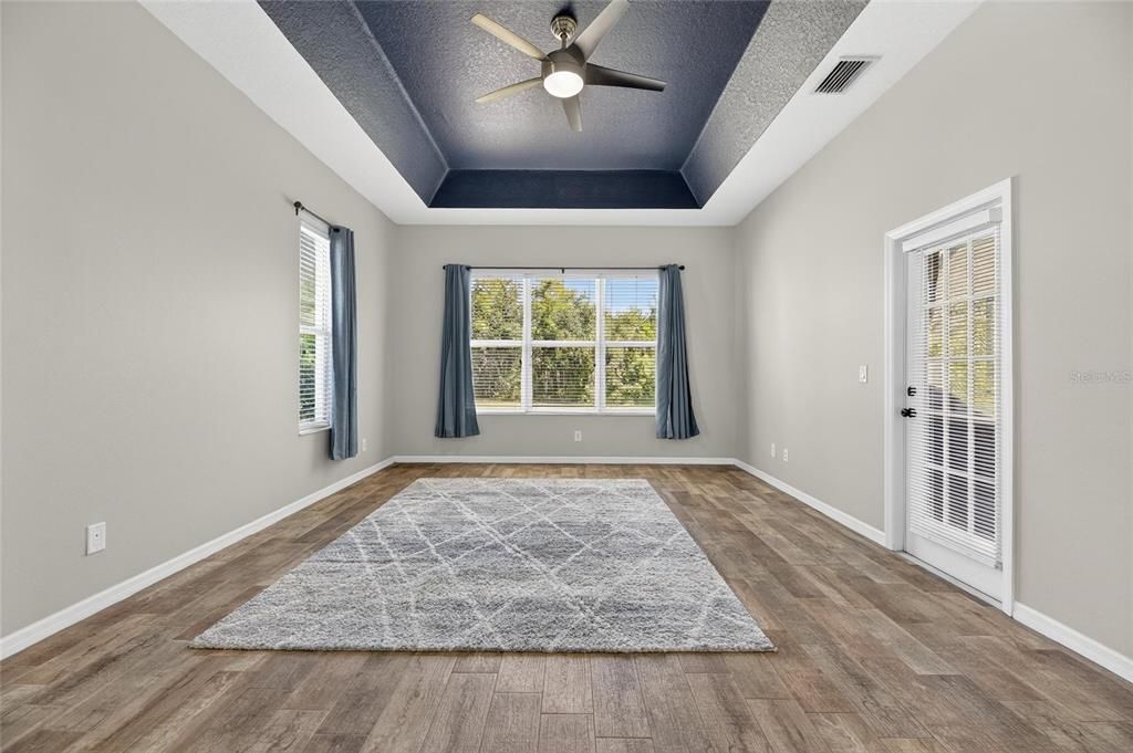 En Venta: $899,900 (4 camas, 3 baños, 3377 Pies cuadrados)